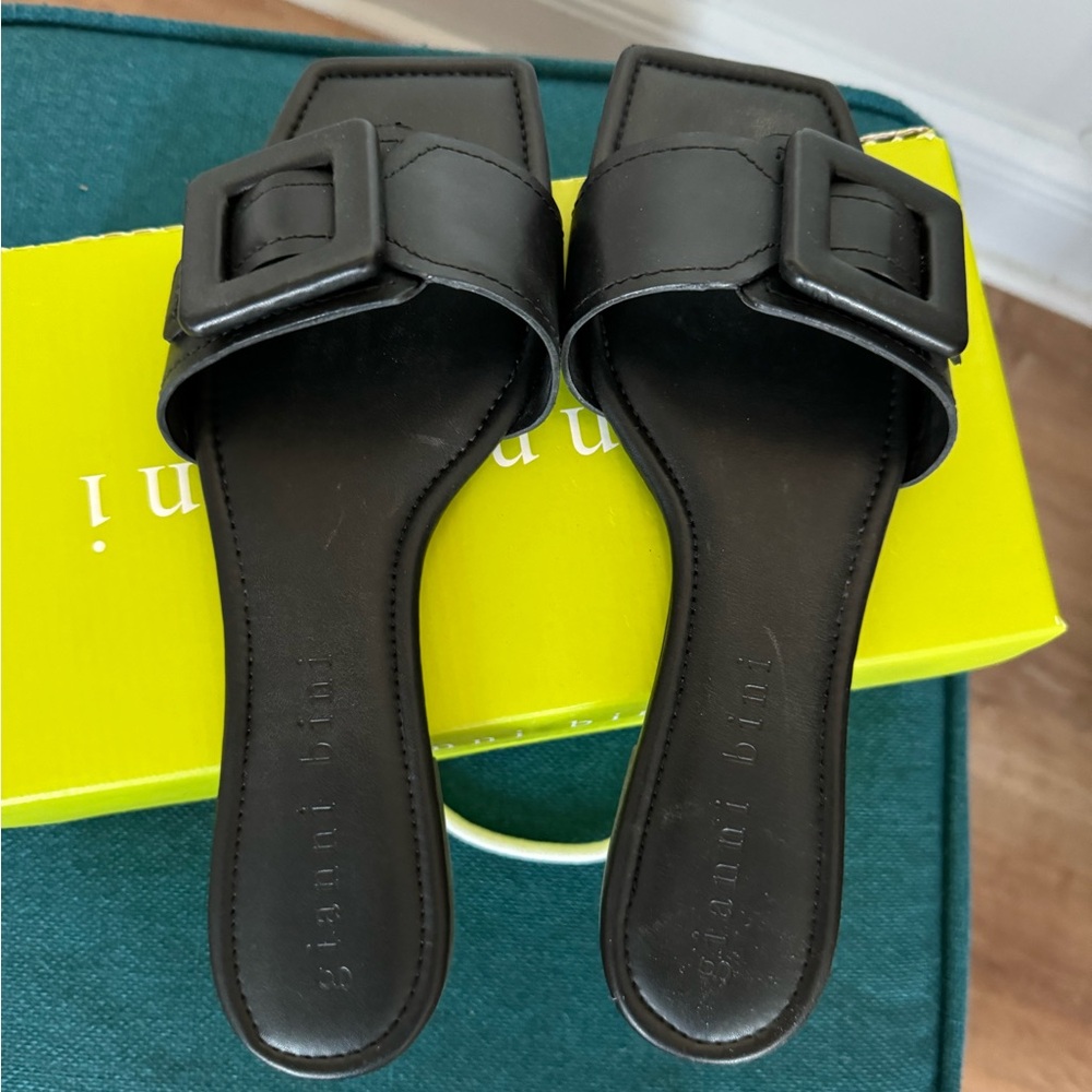 Gianni Bini Franka leather flat buckle flat sandals